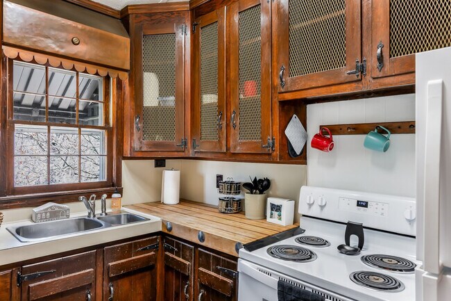 Building Photo - 316 Poplar Hill Ln