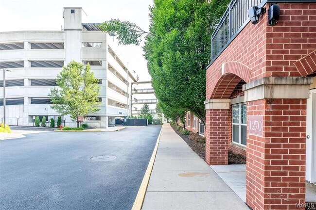 Building Photo - 1270 Strassner Dr
