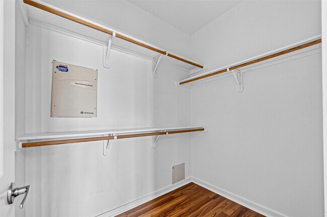 Building Photo - 2352 Sperber Ln