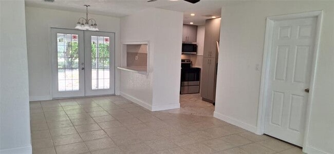 Building Photo - 1150 NW 23rd Ave