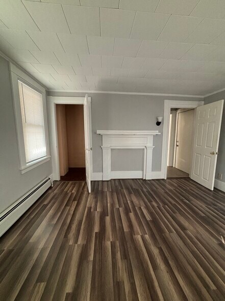 Building Photo - 236 Main St