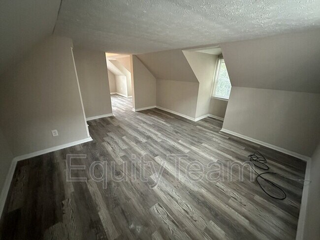 Building Photo - 3918 Odin Ave