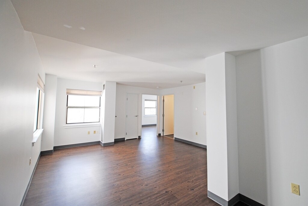 Building Photo - 888 Washington St