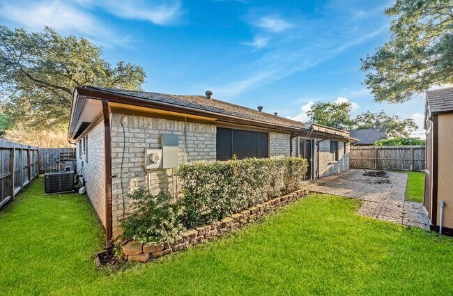 Building Photo - 4822 Lost Oak Dr