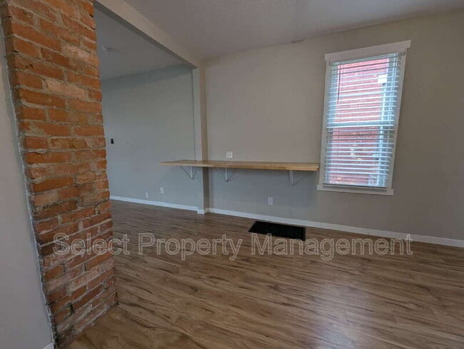 Building Photo - 601 Lavina St