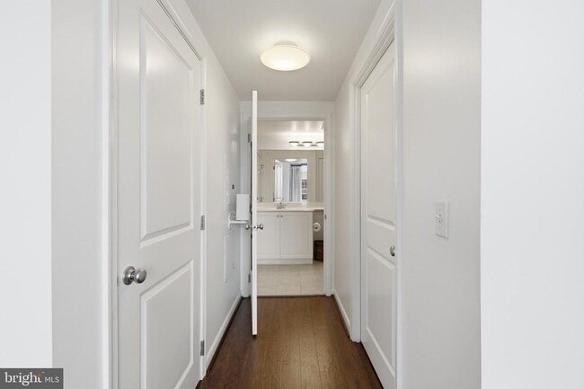 Building Photo - 851 N Glebe Rd