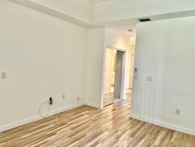 Building Photo - 7932 Exeter Cir W