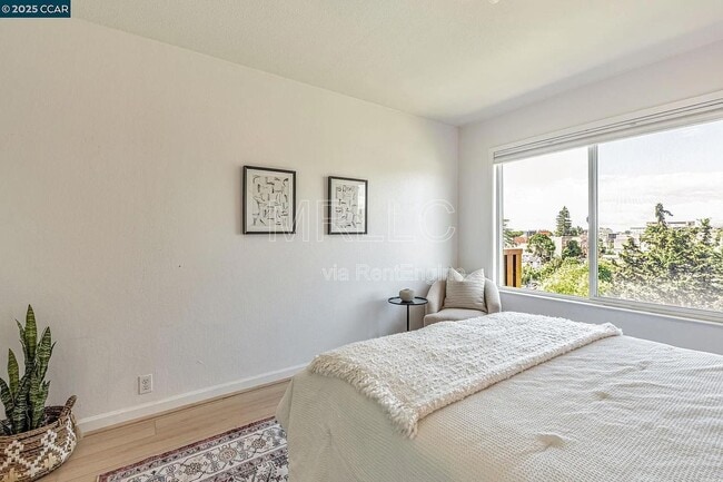 Building Photo - 233 Orange St