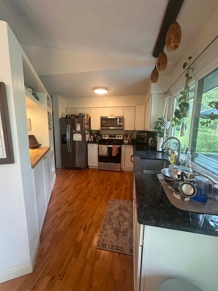 Building Photo - 128 White Oak Road Ext
