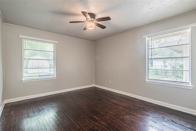Building Photo - 5818 Glenhurst Dr