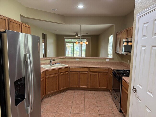 Building Photo - 330 Portsmouth Dr