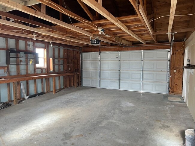 Building Photo - Marshfield Rental Home