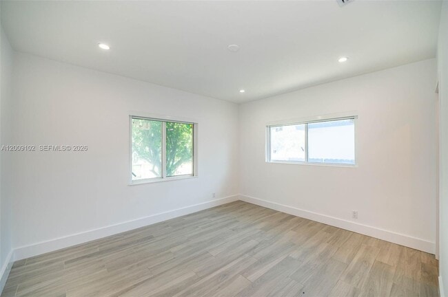 Building Photo - 330 SW 27th Rd