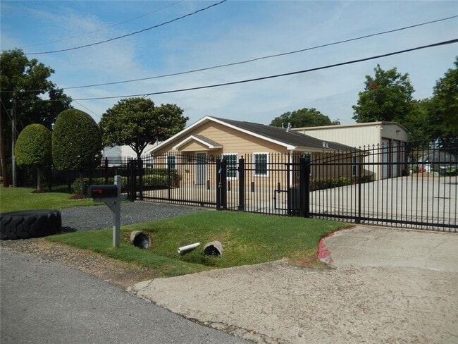 Building Photo - 3802 Osage St