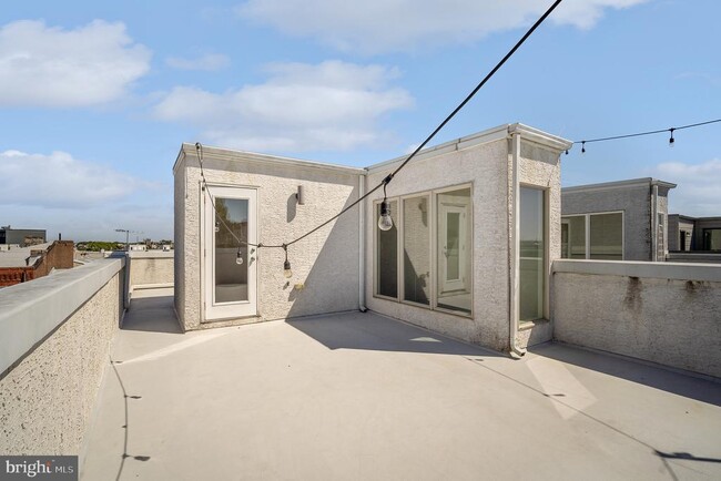 Building Photo - 1246 E Fletcher St