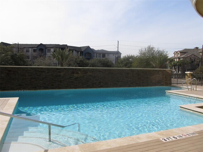 Building Photo - 7575 Kirby Dr