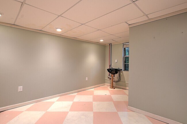 Building Photo - 680 Elk Dr