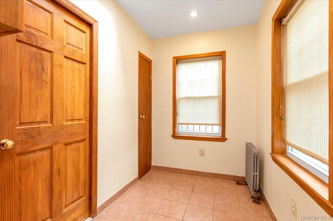 Building Photo - 71-39 Nansen St