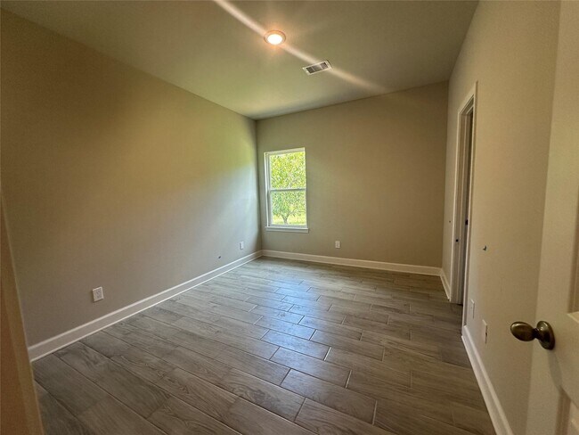 Building Photo - 104b Turner Dr