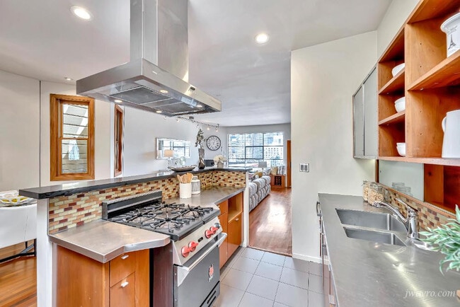 Building Photo - 17 Fresno St