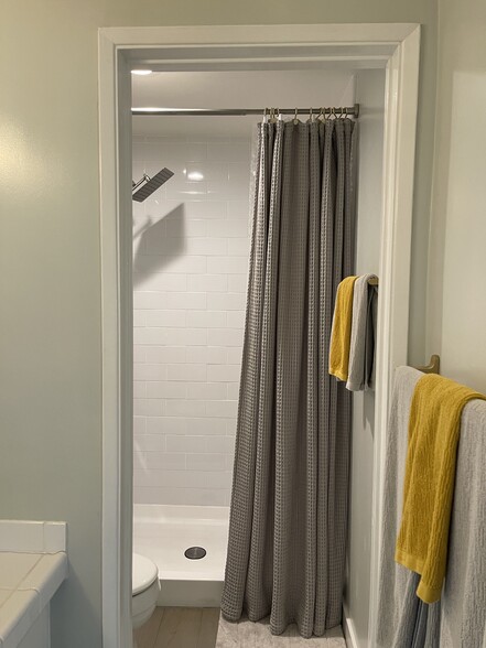 Guest Bathroom - 8960 Cynthia St