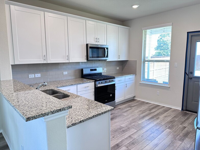 Building Photo - 508 Black Alder St