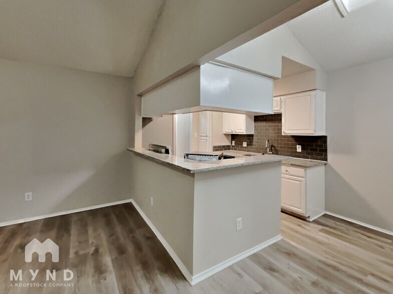 Building Photo - 1509 Brook Forest Dr