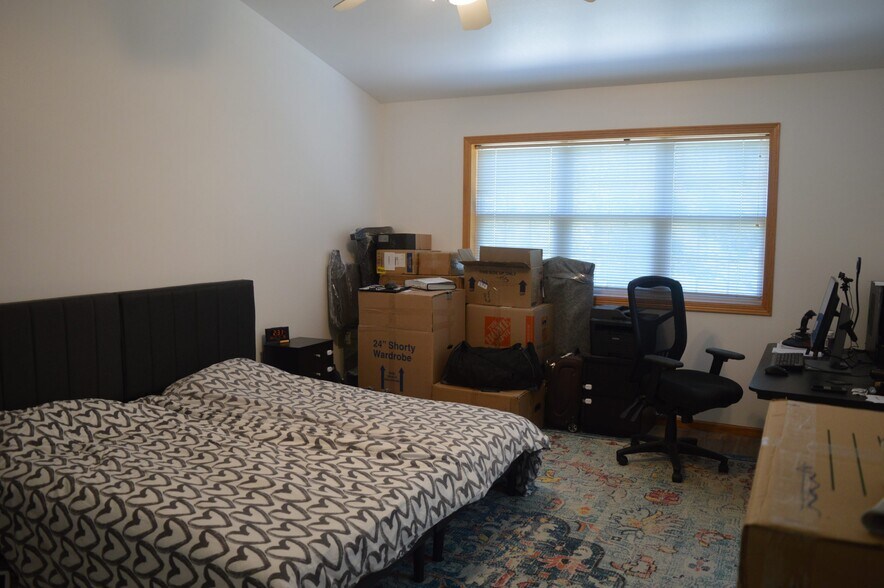Building Photo - 1709 Carns Dr