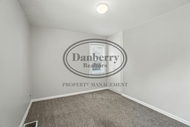 Building Photo - 1126 Searles Rd