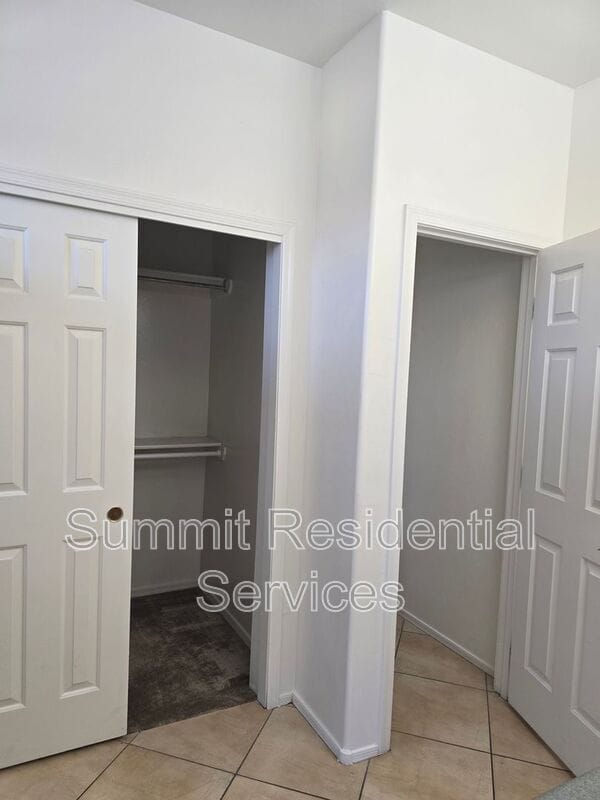 Building Photo - 3569 Drexel Manor Stra