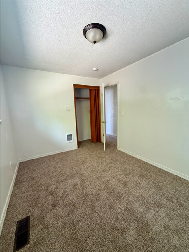Building Photo - 2028 E 34th St