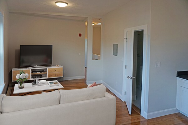 Building Photo - 120 Willow St