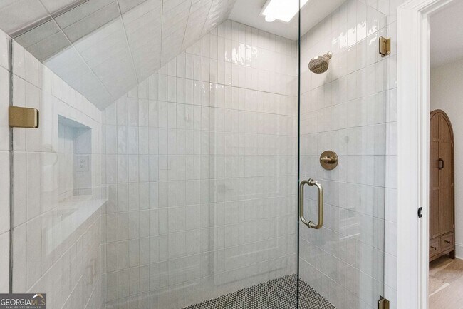 Building Photo - 11 Bourbon St