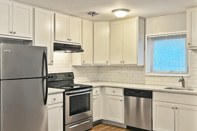 Building Photo - 633 S. Maple Ave.