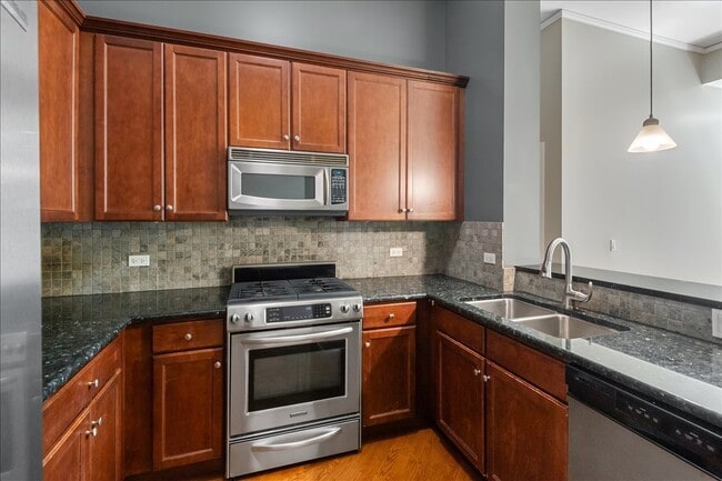 Building Photo - 450 E Waterside Dr