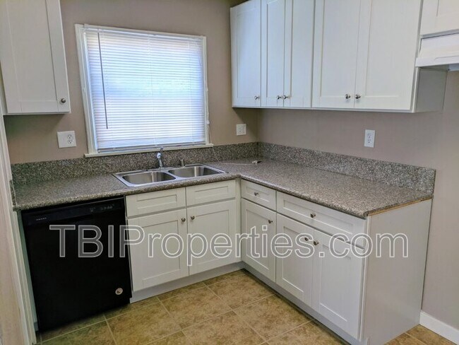Building Photo - 863 W Campus Way