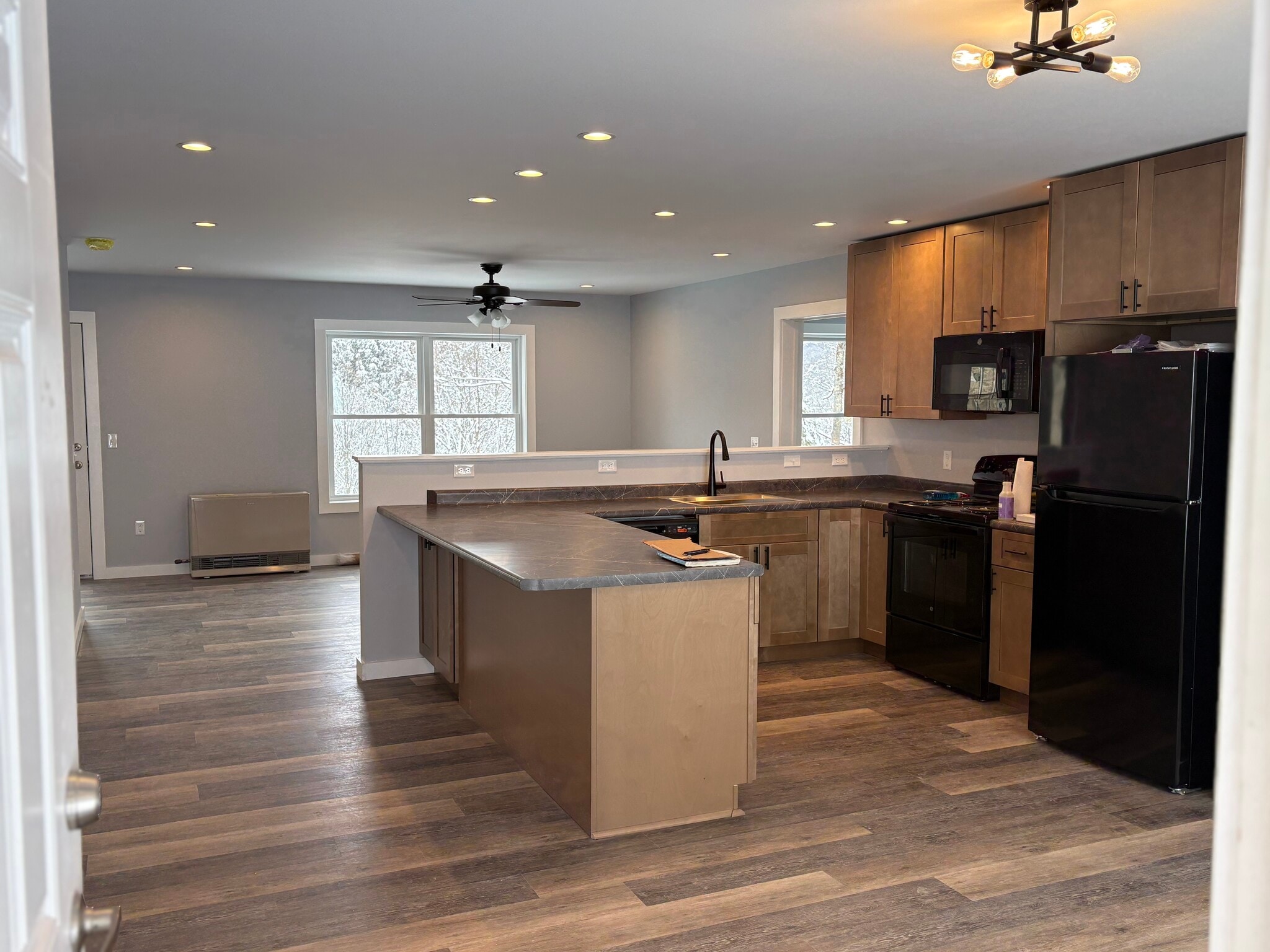 Building Photo - 867 Upper Pleasant Valley Rd