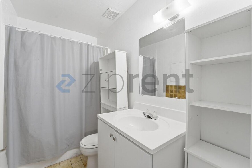 Building Photo - 4950 N Miller Rd