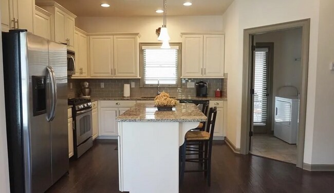 Building Photo - 1719 Creekside Dr