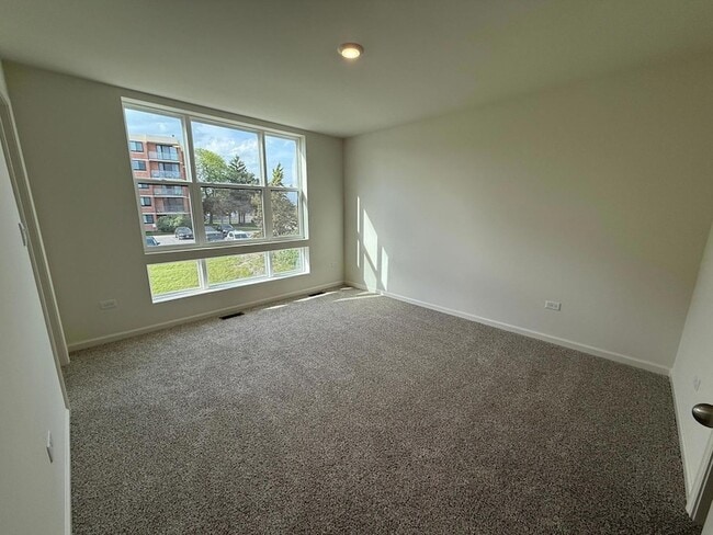 Building Photo - 347 Summit Cir