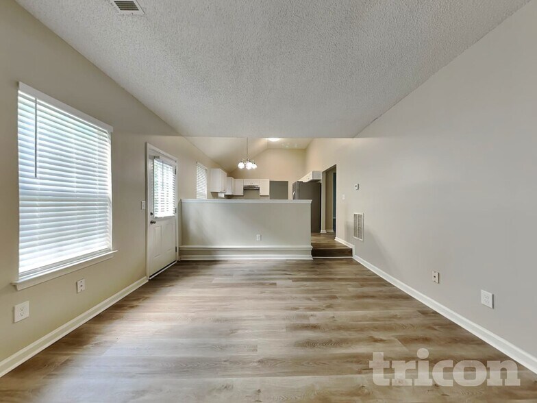 Building Photo - 1099 Sugarcreek Way