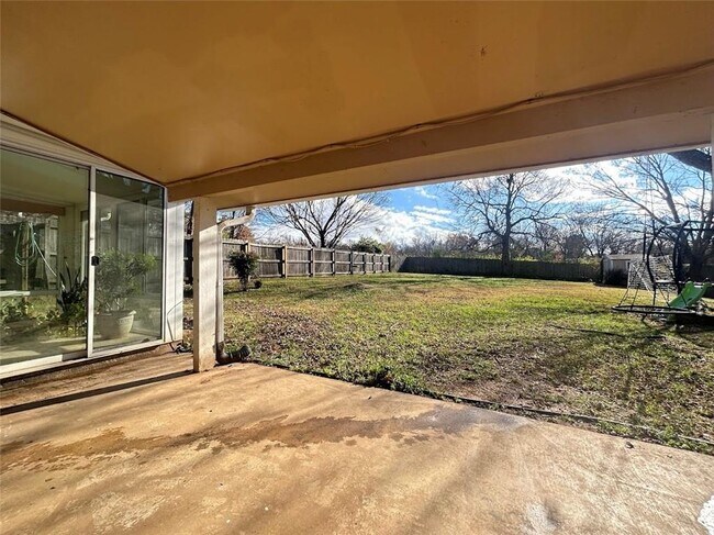 Building Photo - 1381 E Amber Dr