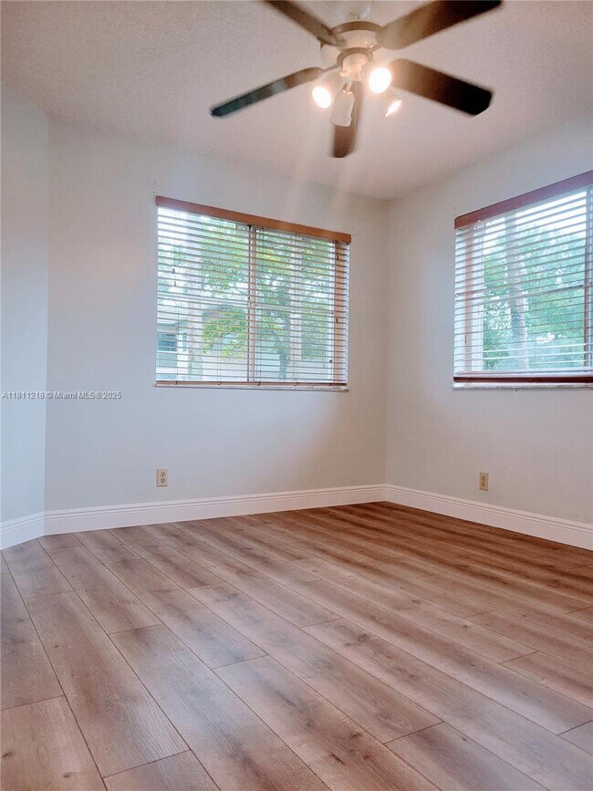 Building Photo - 9977 Westview Dr