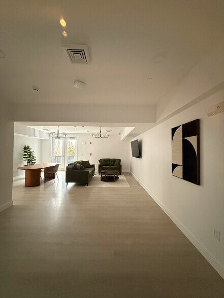 Building Photo - 198 Gardner St