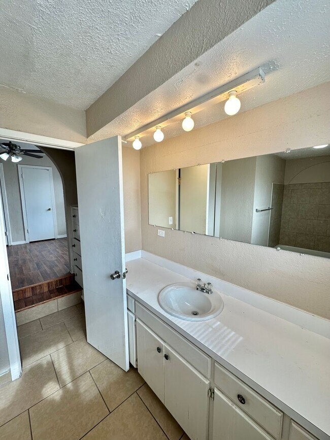 Building Photo - COMING MAY 2026 - Spacious & Centrally Located 3-Bedroom 2-Bathroom Home!