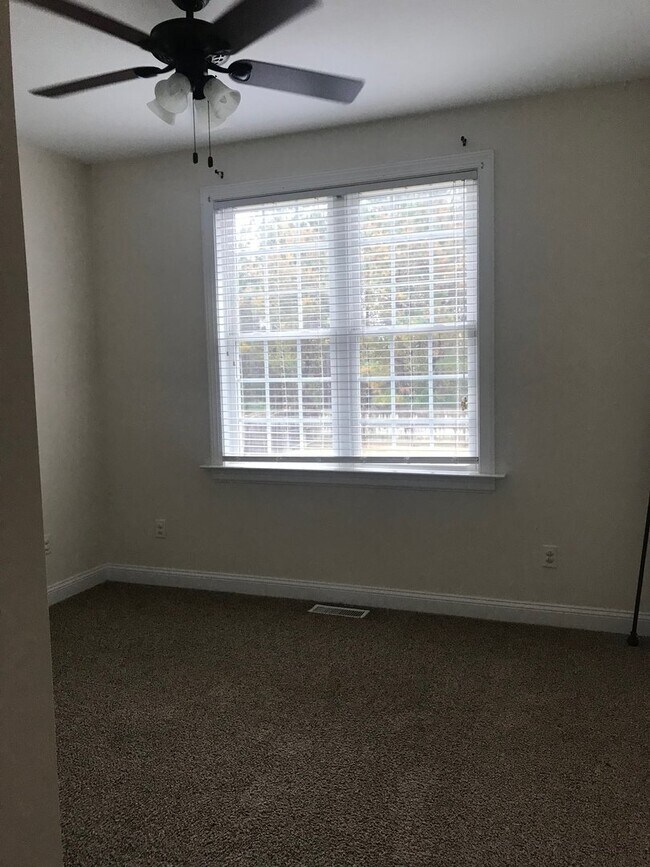 Building Photo - 3709 Stonehenge Ln W