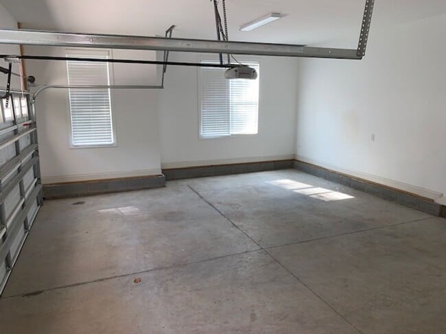 Building Photo - Adorable Ranch Home in a Great Neighborhood!