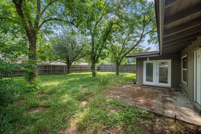 Building Photo - 3100 Whiteway Dr