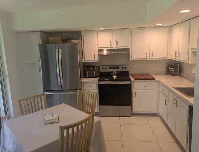 Building Photo - 8075 SW 107th Ave