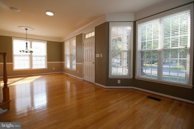 Building Photo - 40424 Milford Dr